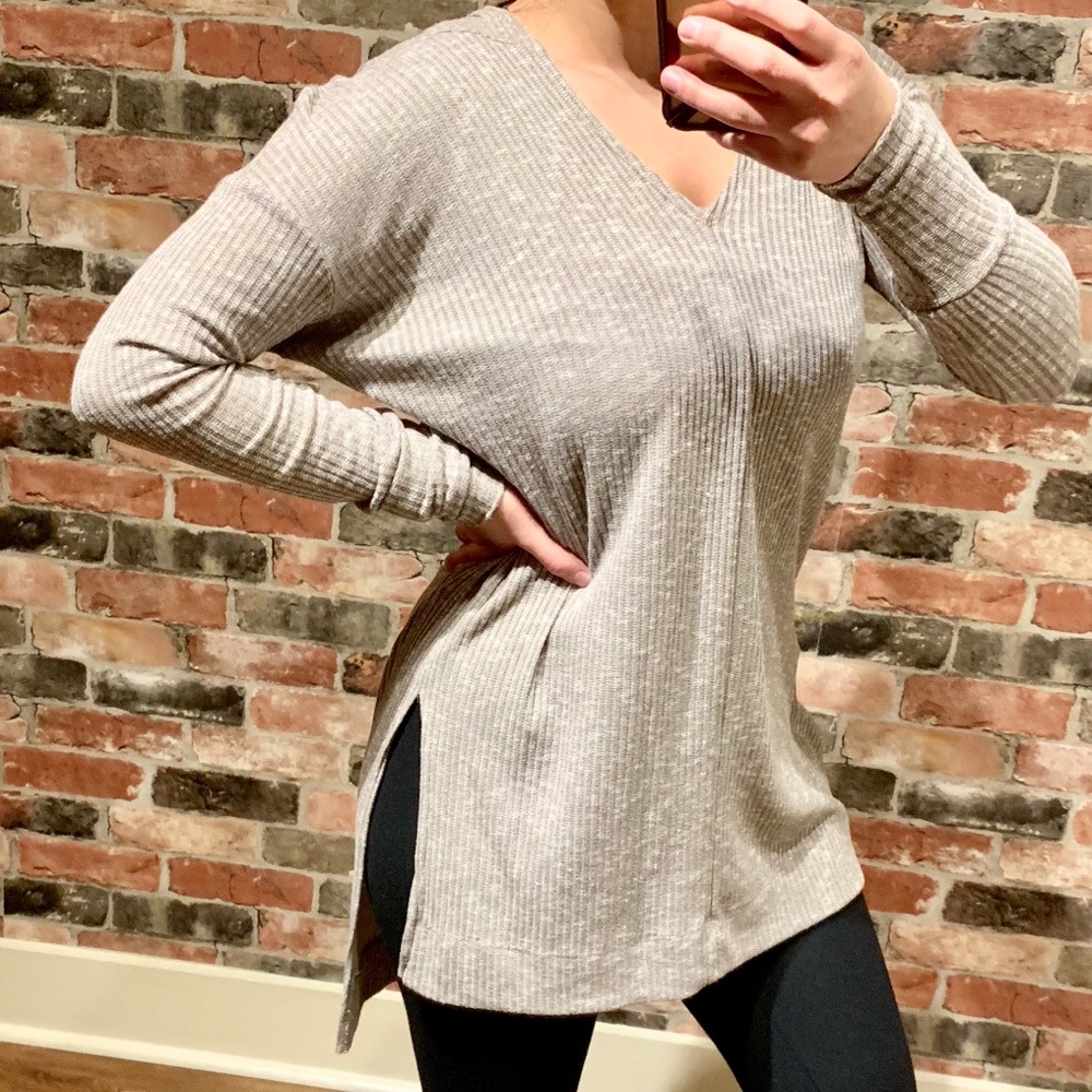 Grey sweater - Picture 3 of 3